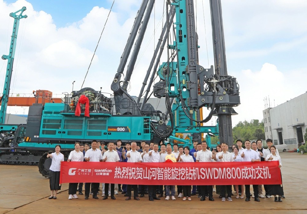 “破紀(jì)錄王者”再出征！山河智能SWDM800旋挖鉆機(jī)成功交機(jī)
